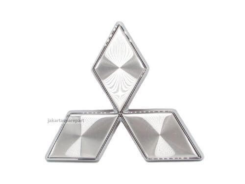 Emblem Logo Mitsubishi Tiga Berlian Warna Silver Ukuran 10.2x8.7cm