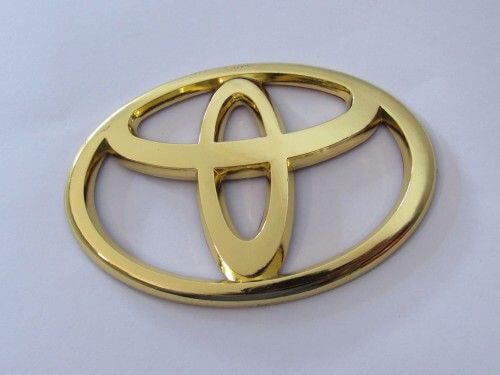 Emblem Logo Toyota Warna Gold Ukuran 11.1x7.5cm
