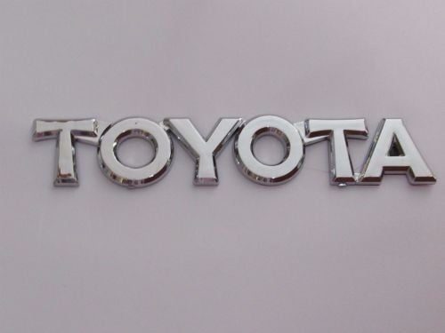 Emblem Tulisan Toyota Warna Chrome Ukuran 15x2.5cm