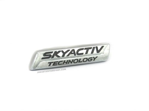 Emblem Tempel SKYACTIV TECHNOLOGY Warna Chrome Ukuran 10x2cm