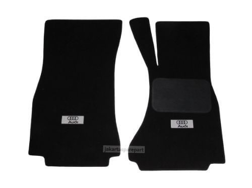 Karpet Audi A4 Tahun 2010 Bahan Beludru Premium Logo Audi Warna Hitam