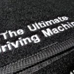 Karpet BMW Seri 3 E36 Bahan Beludru Super Warna Hitam Logo The Ultimate Driving Machine - 2 Baris