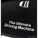 Karpet BMW Seri 5 E39 Bahan Beludru Super Warna Hitam Logo Tulisan The Ultimate Driving Machine dan Gambar Mobil - 2 Baris