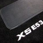 Karpet BMW Seri X5 E53 Bahan Beludru Premium Warna Hitam Logo Tulisan X5 E53 - Sampai Bagasi