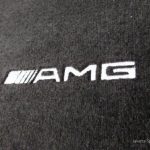 Karpet Mercedes Benz E-Class W124 Bahan Beludru Premium Warna Hitam Logo AMG - 2 Baris