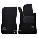 Karpet Mercedes Benz E-Class W211 Bahan Beludru Premium Warna Hitam Model Lubang Kancing Logo Bintang Tulisan Mercedes Benz - 2 Baris