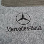 Karpet Mercedes Benz E-Class W211 Bahan Beludru Super Warna Abu-Abu Logo Bintang Tulisan Mercedes Benz - 2 Baris, Dengan Kuping