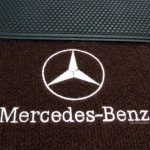 Karpet Mercedes Benz E-Class W212 Bahan Beludru Premium Warna Coklat Tua Logo Bintang Tulisan Mercedes Benz - 2 Baris