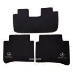 Karpet Mercedes Benz E-Class W211 Bahan Beludru Premium Warna Hitam Model Lubang Kancing Logo Bintang Tulisan Mercedes Benz - 2 Baris